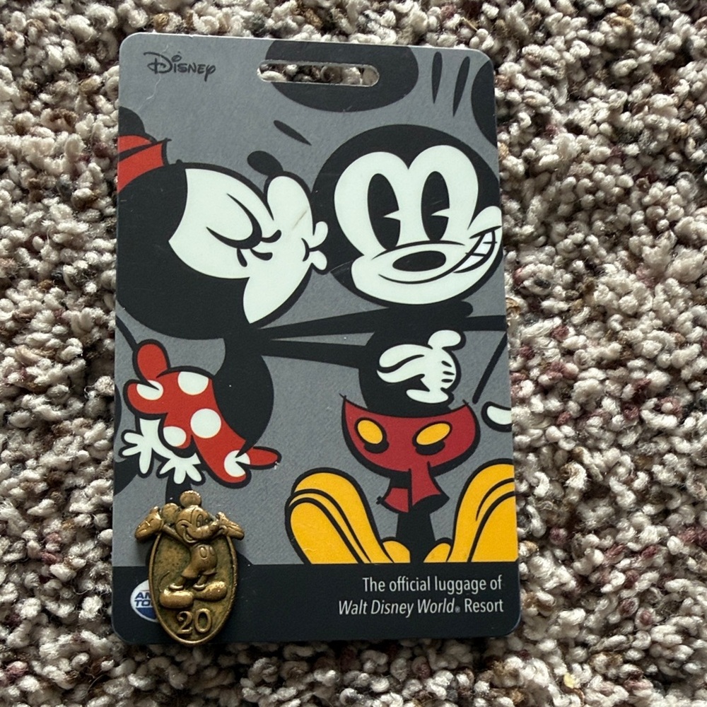 Disney 20 Year Service Award Pin on Mickey and Minnie Luggage Tag - Picture 3 of 4